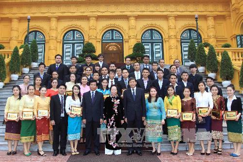 ທ່ານນາງຮອງປະທານປະເທດ ຫງວຽນທິຢວານ ຕ້ອນຮັບຄະນະຜູ້ແທນນັກສຶກສາລາວ ພວມຮໍ່າຮຽນຢູ່ຫວຽດນາມ